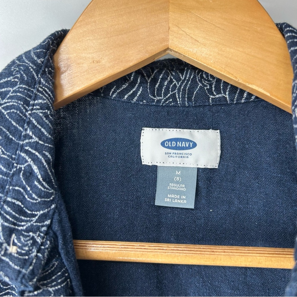 Old Navy Men's Navy and White Patterned Shirt - Picture 2 of 5